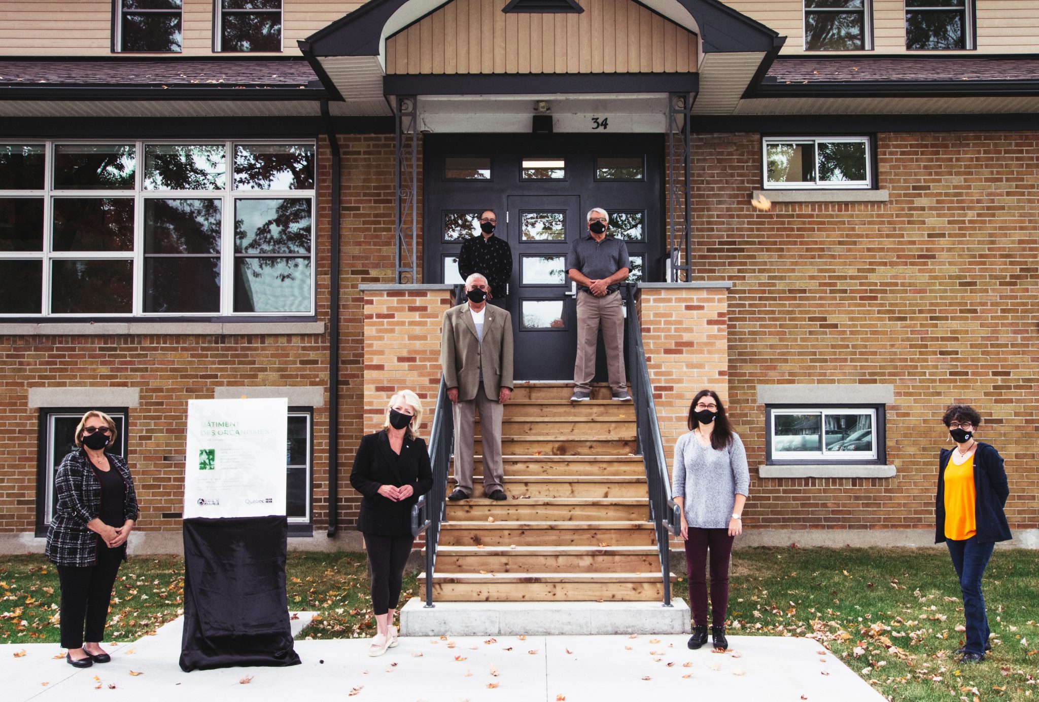 Un bâtiment des organismes transformé et amélioré rouvre ses portes à